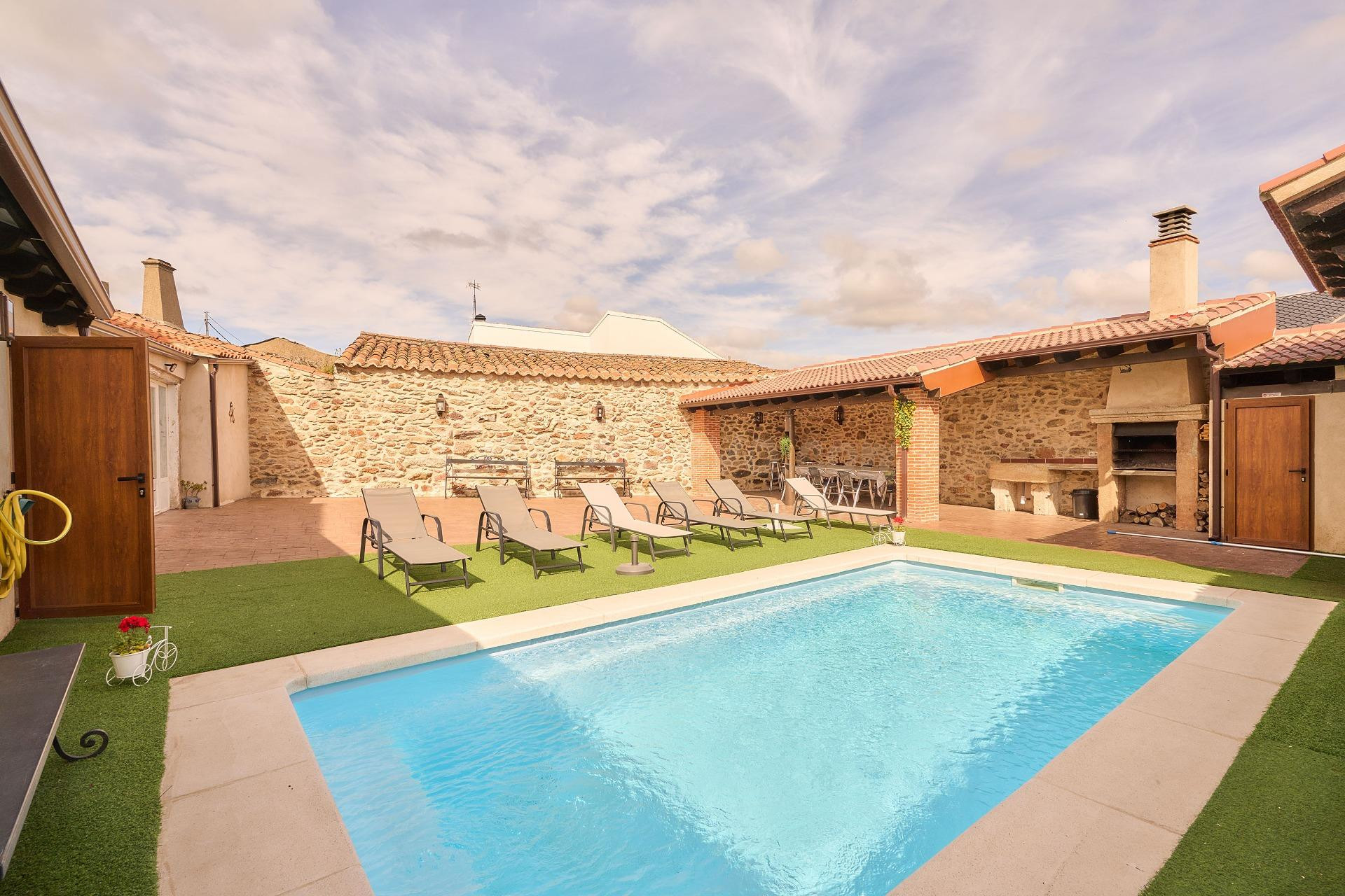 EXCLUSIVO COMPLEJO RESIDENCIAL RÚSTICO – CASA RURAL EN SANTI - foto 2