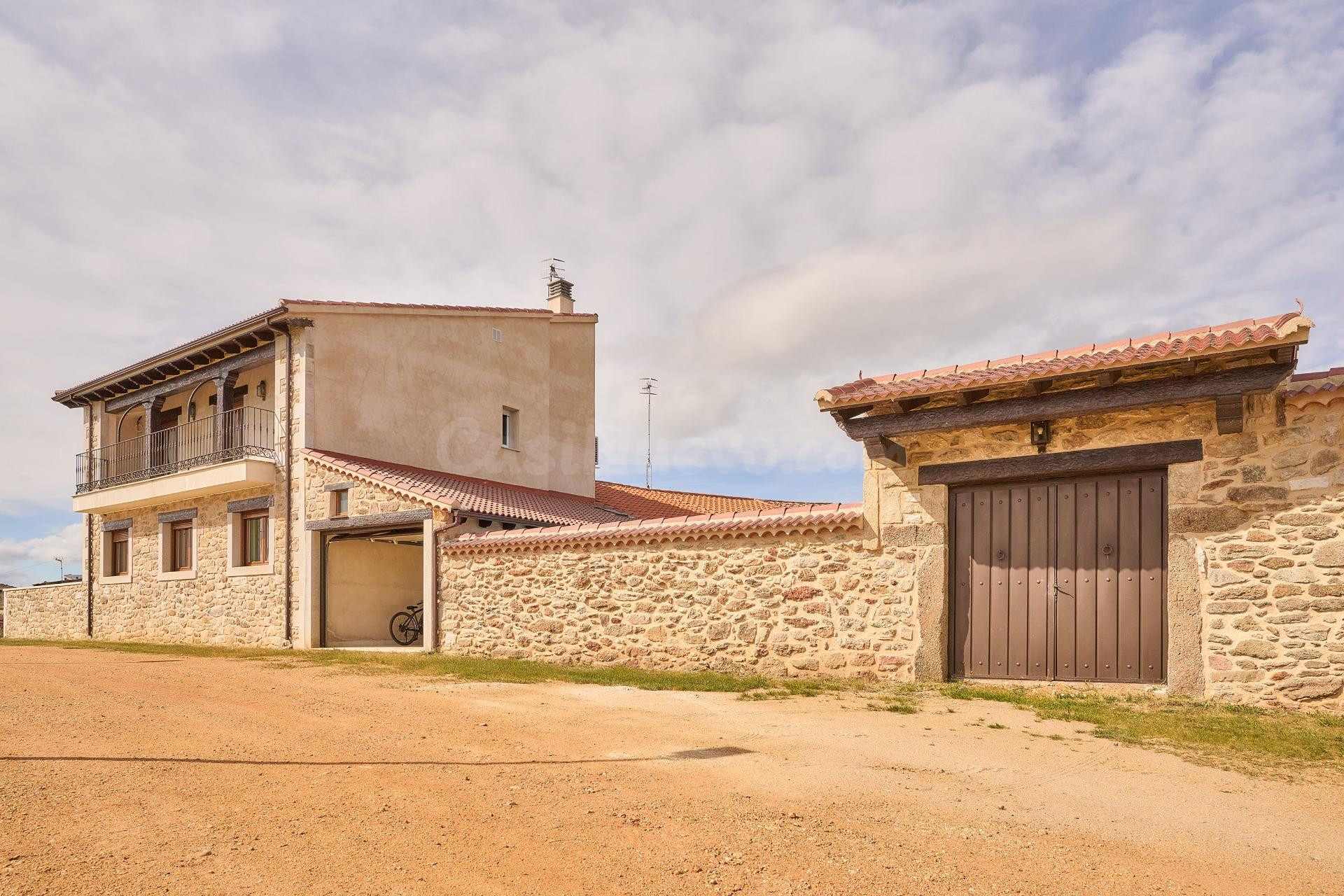 EXCLUSIVO COMPLEJO RESIDENCIAL RÚSTICO – CASA RURAL EN SANTI - foto 3