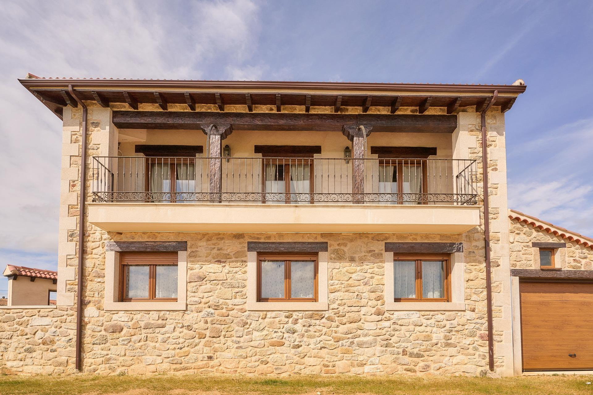 EXCLUSIVO COMPLEJO RESIDENCIAL RÚSTICO – CASA RURAL EN SANTI - foto 4