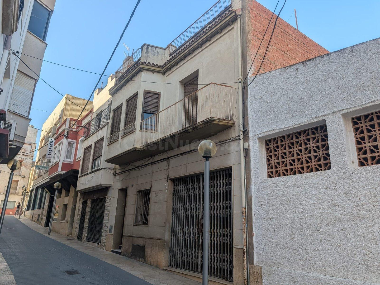 GRAN VIVIENDA CON LOCAL COMERCIAL EN CALLE RAMÓN Y CAJAL!