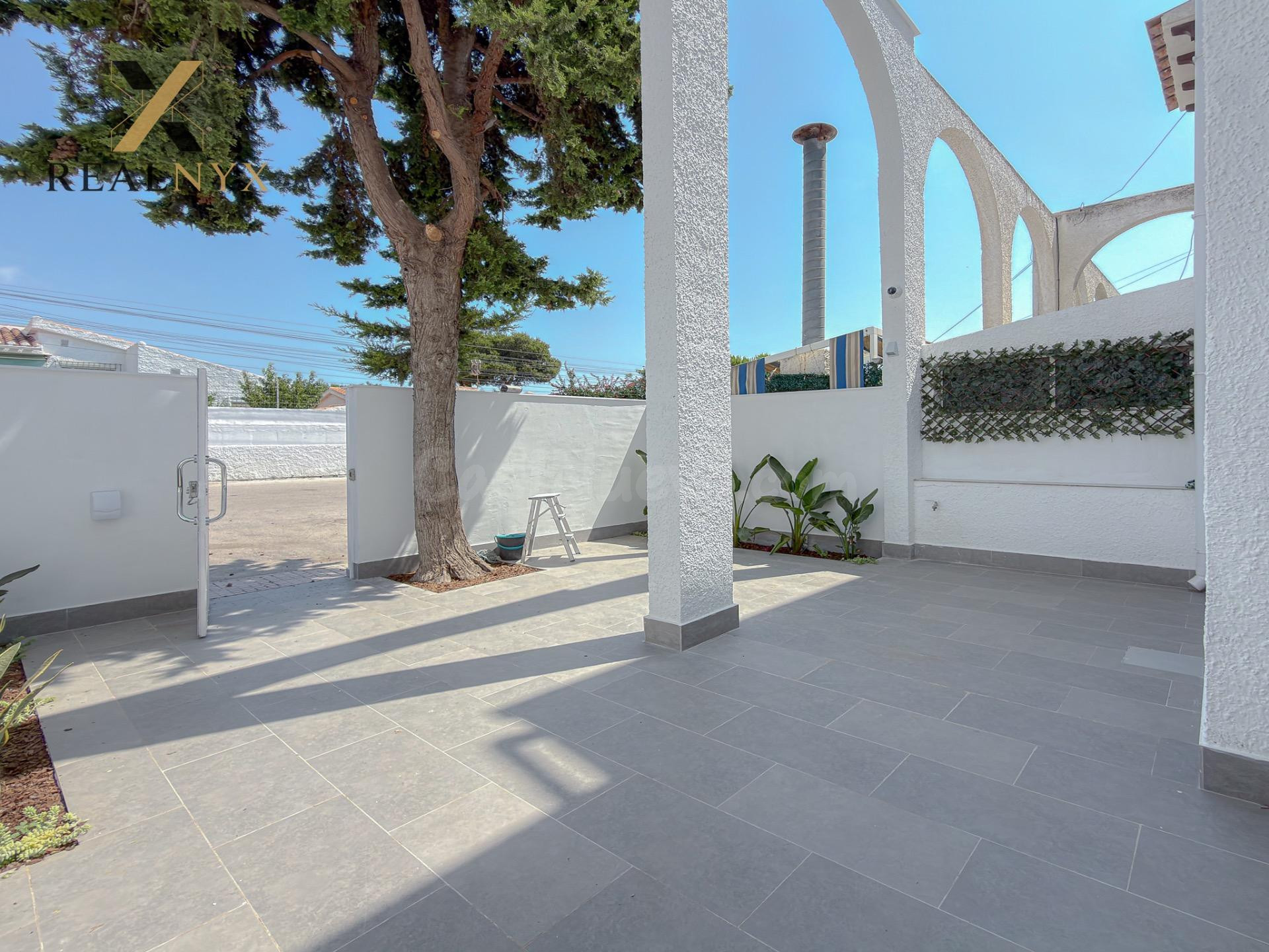 Estupendo Adosado reformado con amplias terrazas con fabulosas vistas despejadas y al mar + 3 Piscinas comunitarias
