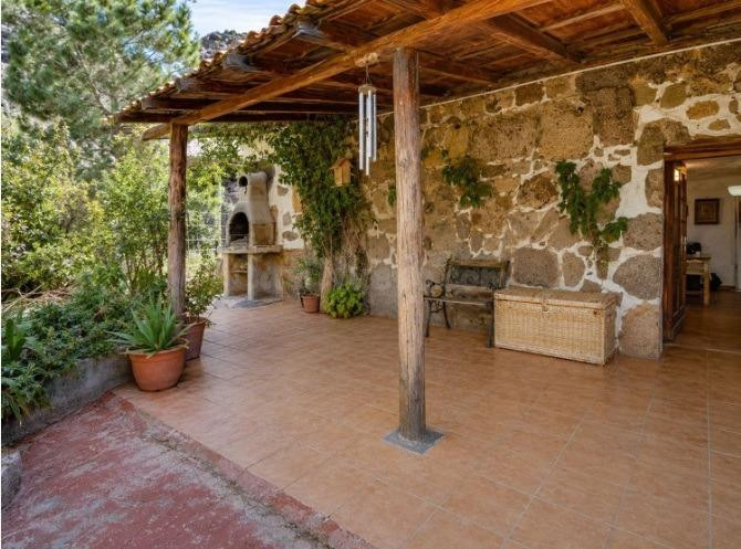 Finca rural canaria con terreno, aparcamiento, vistas y estanque ubicada en Agüimes (Temisas) - Las Palmas
