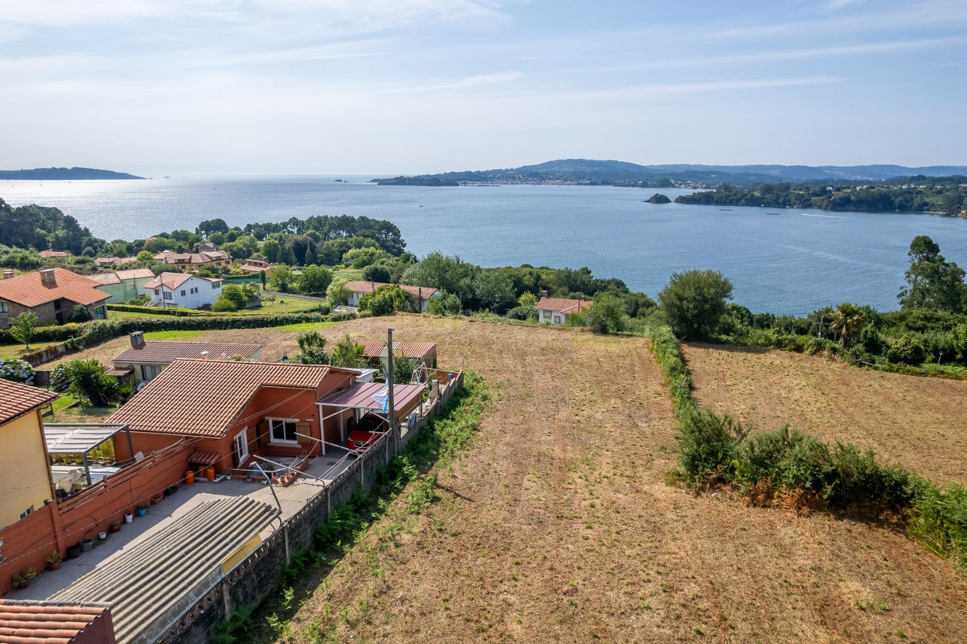 Exclusiva espectacular casa con jardín y vistas al mar en Vizús, Pontedeume.