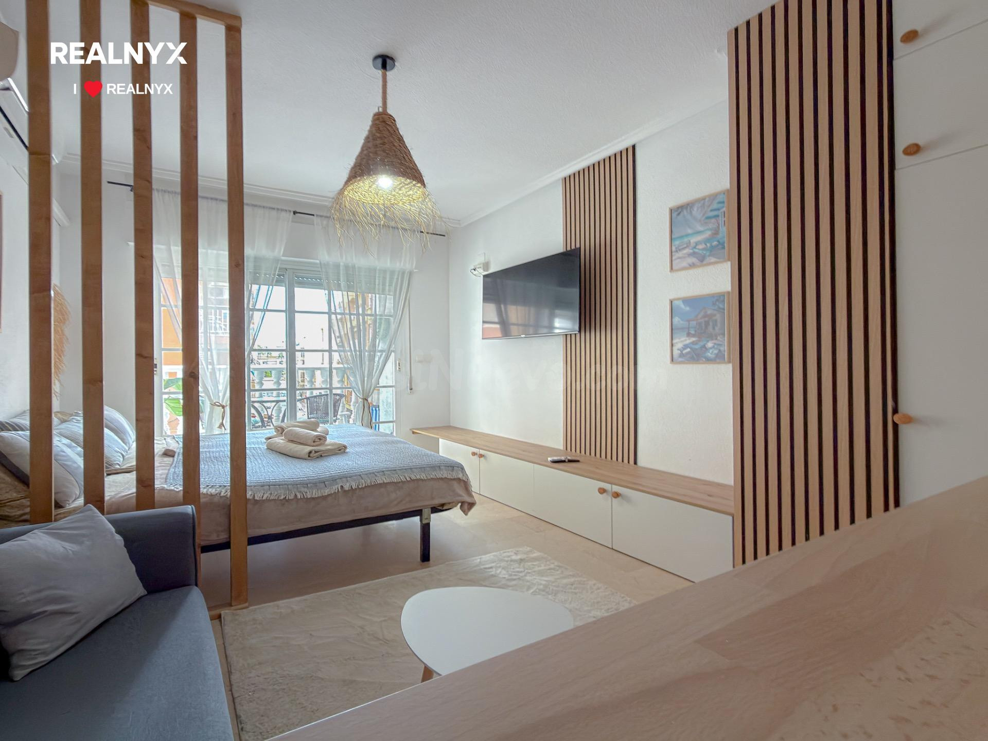 Playa de los Locos! Exclusivo estudio tipo loft moderno y funcional con amplia terraza y vistas laterales al mar (80 mts playa)