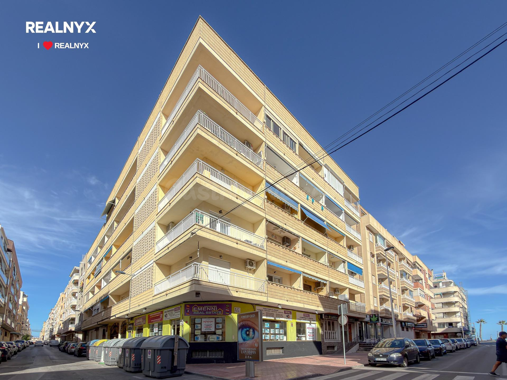 Purisima! Amplio apartamento con excelente distribución de espacios y cómoda terraza a 130 mts de la playa