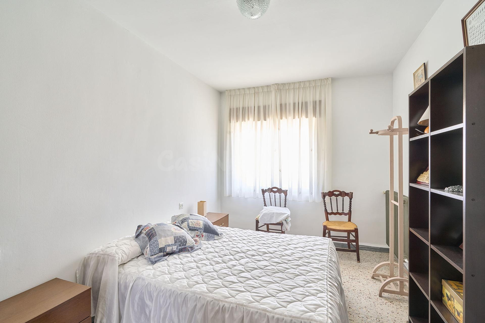 Edificio de 661 m2 con restaurante, pensión y vivienda a 15  - foto 2