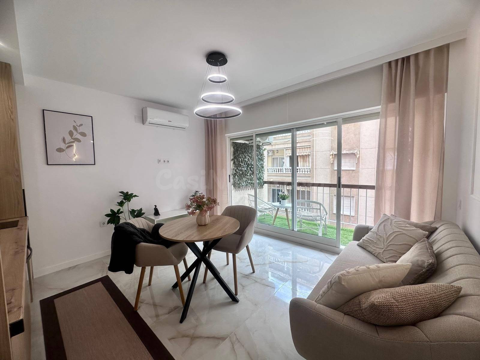 Acogedor Apartamento en Torrevieja - a 350M de la Playa del Cura
