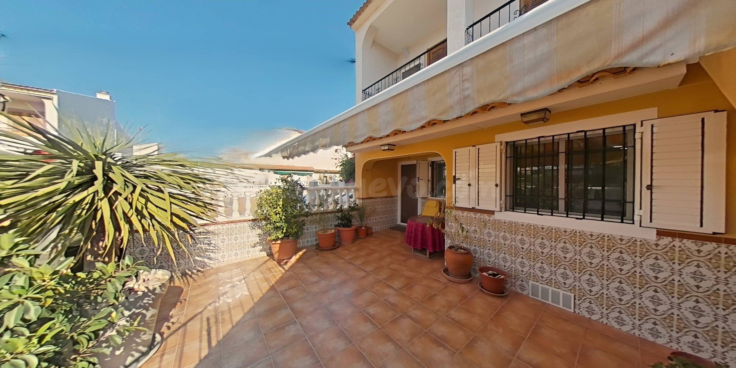 Bungalow planta baja al lado del mar