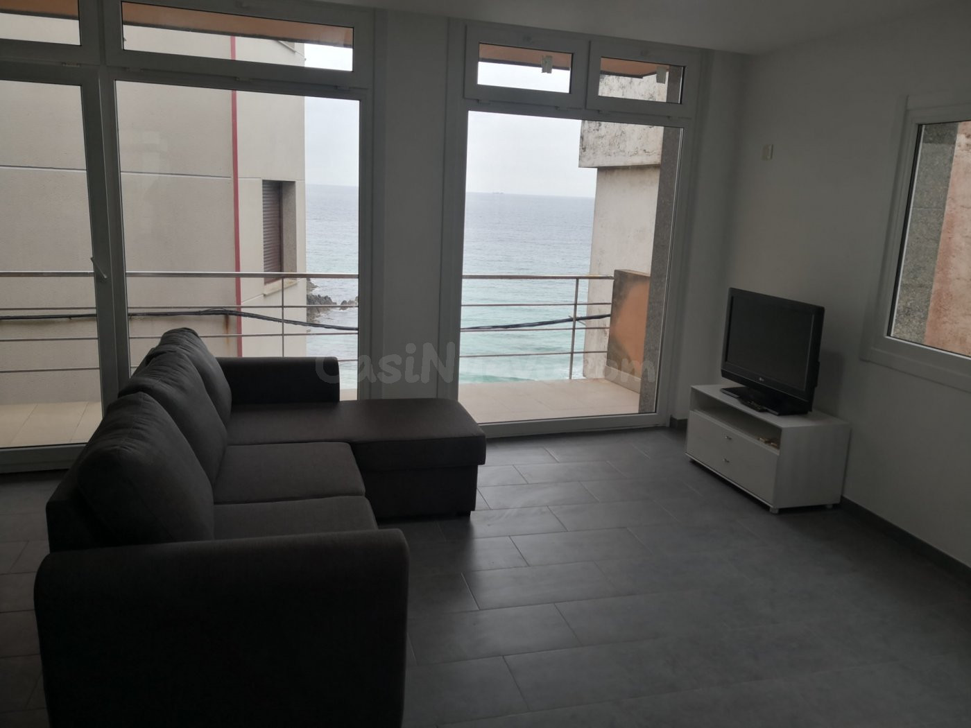 Casa con 2 apartamentos en Malpica, reformados y listos para - foto 2
