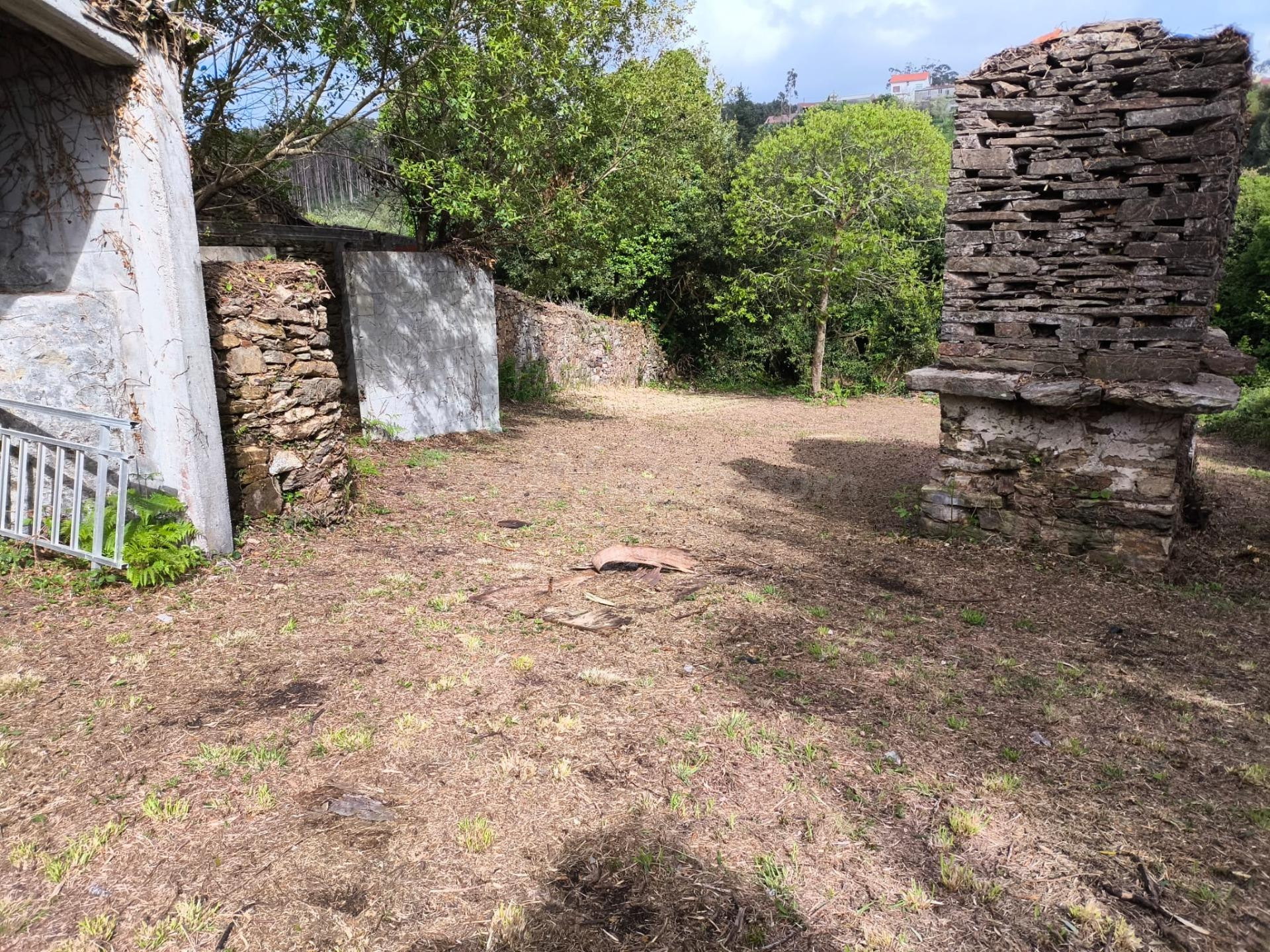 Casa para restaurar en Ardeleiro (Cerqueda) - foto 2