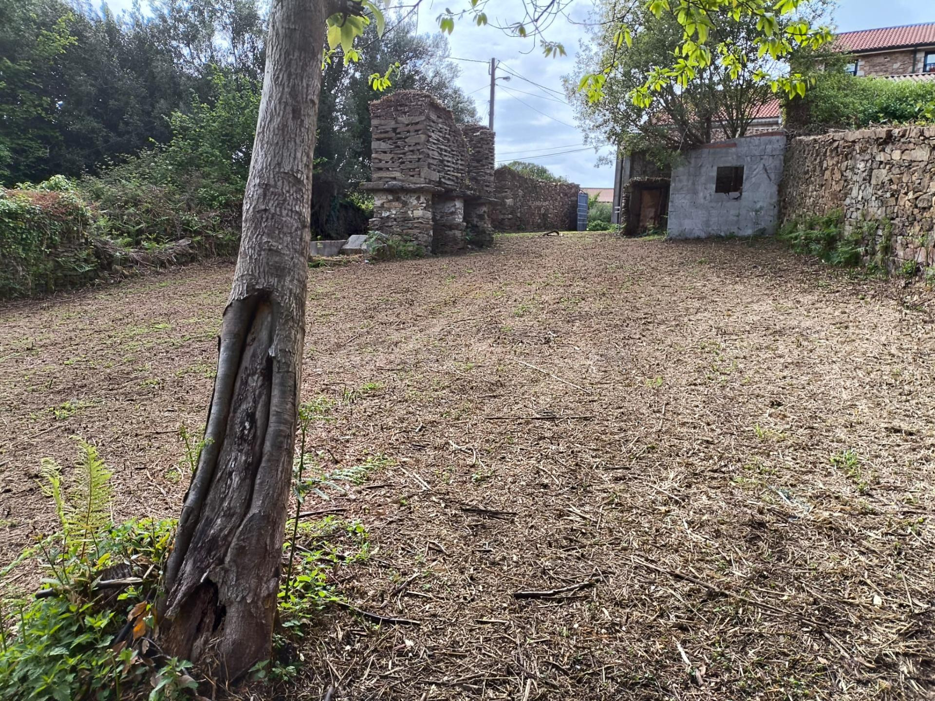 Casa para restaurar en Ardeleiro (Cerqueda) - foto 3