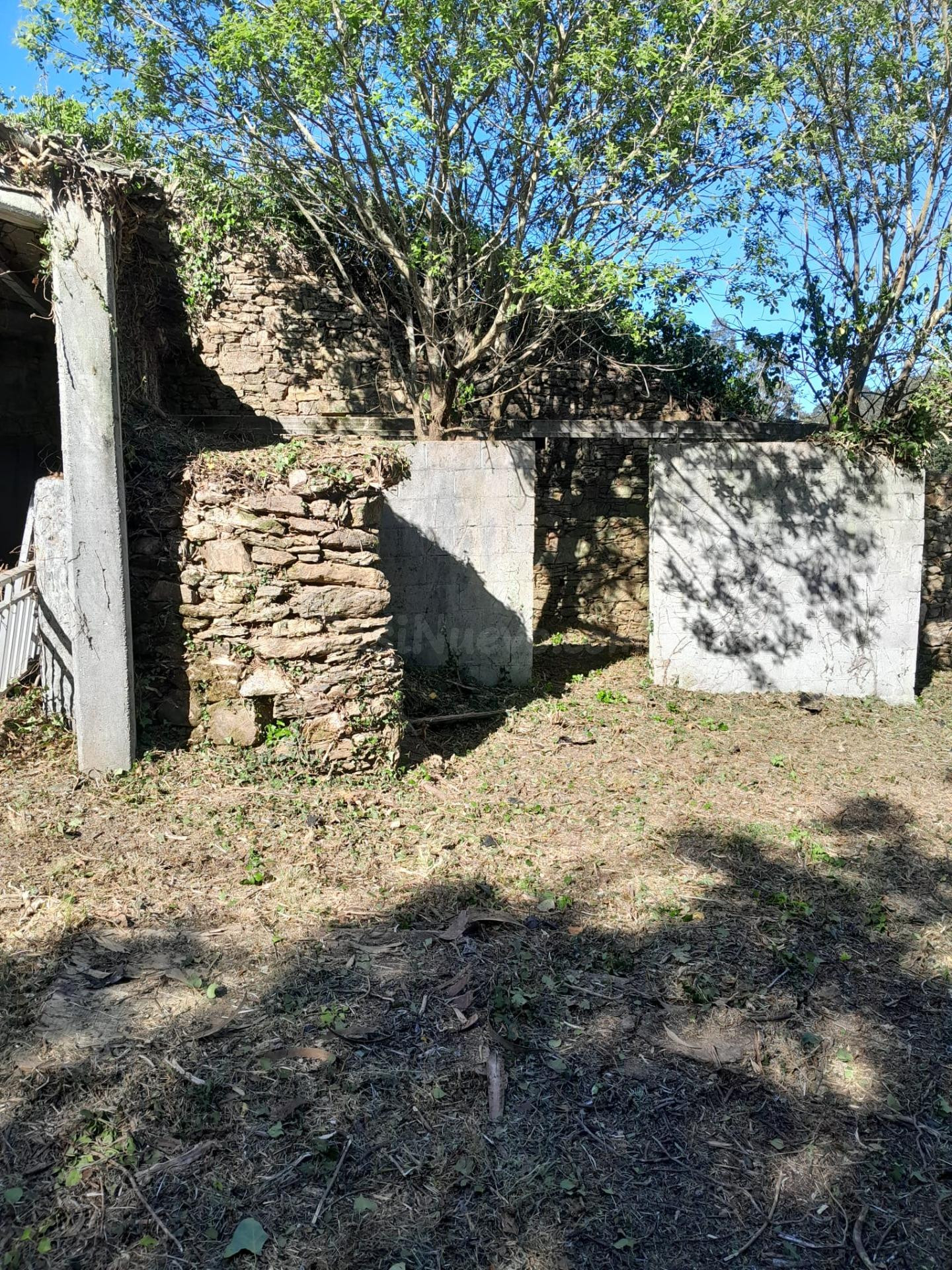 Casa para restaurar en Ardeleiro (Cerqueda) - foto 4