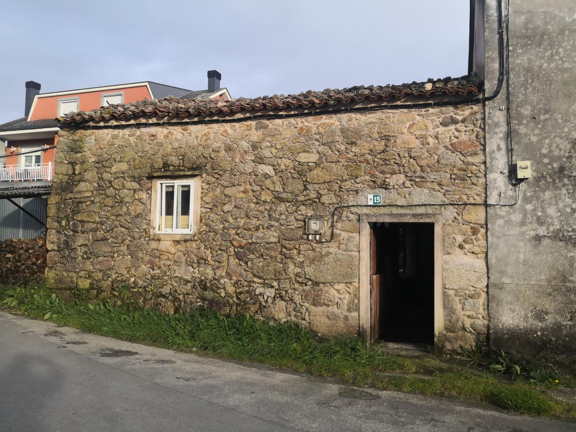 Casa para restaurar en la zona de Noicela