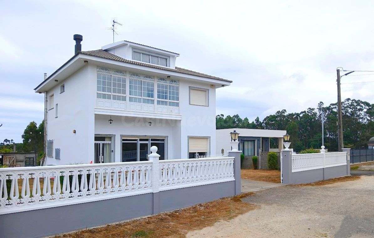 Casa con finca 3300m2 en Pazos  - Ponteceso - foto 2