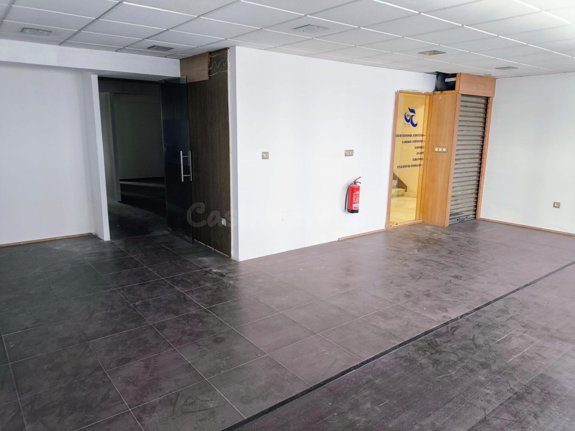 Piso 120 m2, en el centro de Carballo. - foto 2