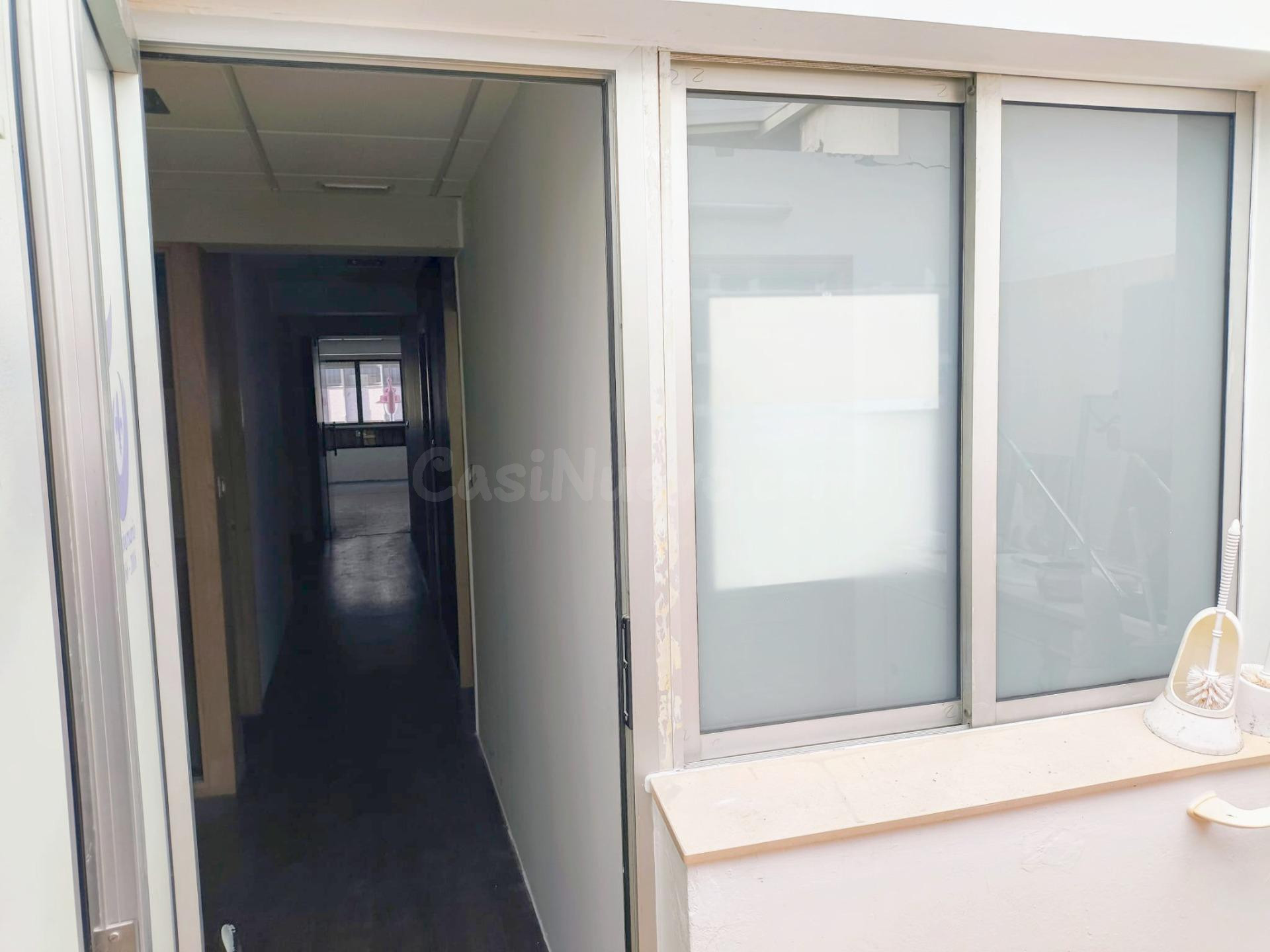 Piso 120 m2, en el centro de Carballo. - foto 5