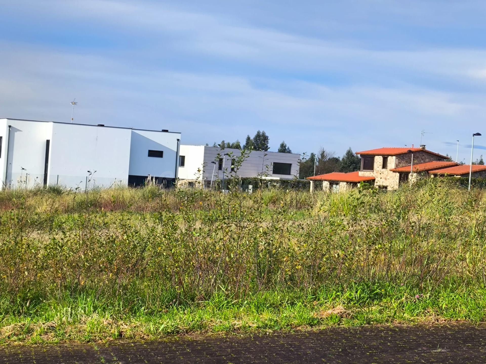 Magnífico terreno urbanizable de 877 metros en Miño, A Coruñ - foto 2