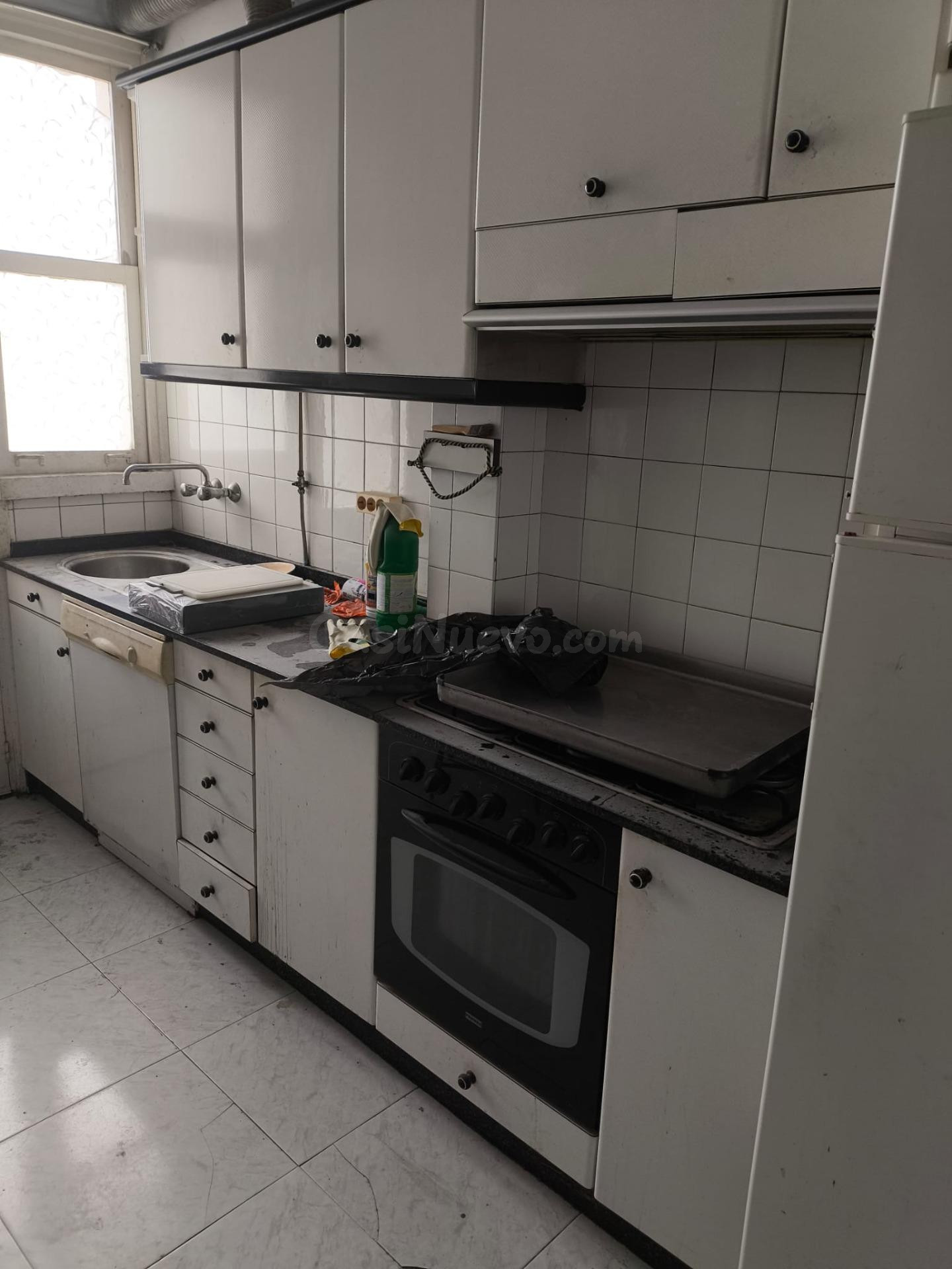 Gran Piso para reformar en calle Estrella , Carballo - foto 2
