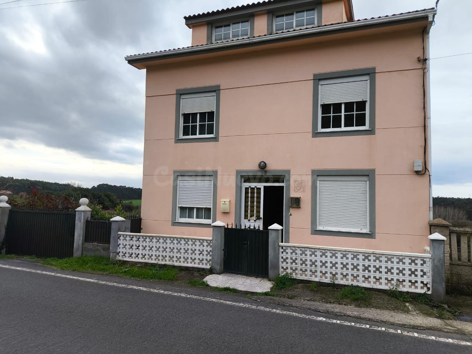 Casa Espaciosa con Vistas y Amplio Terreno en Seixas, Malpic - foto 4