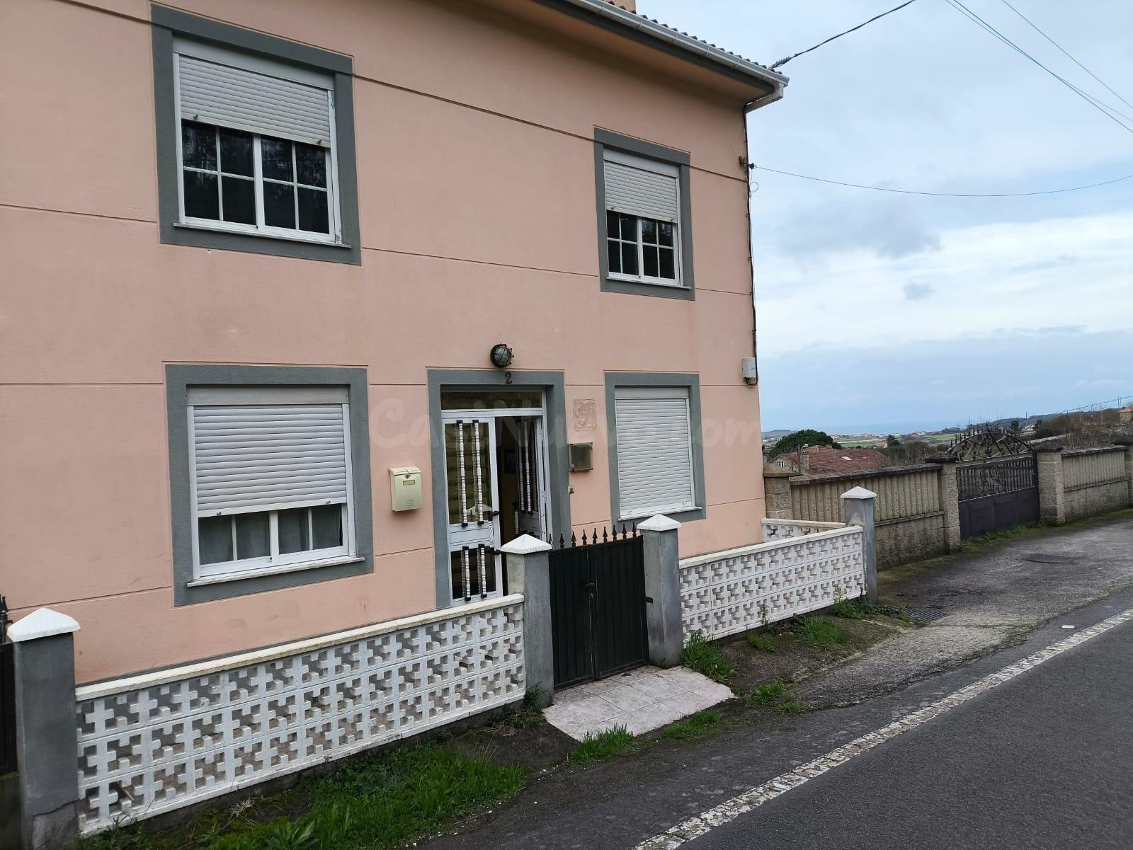 Casa Espaciosa con Vistas y Amplio Terreno en Seixas, Malpic - foto 5