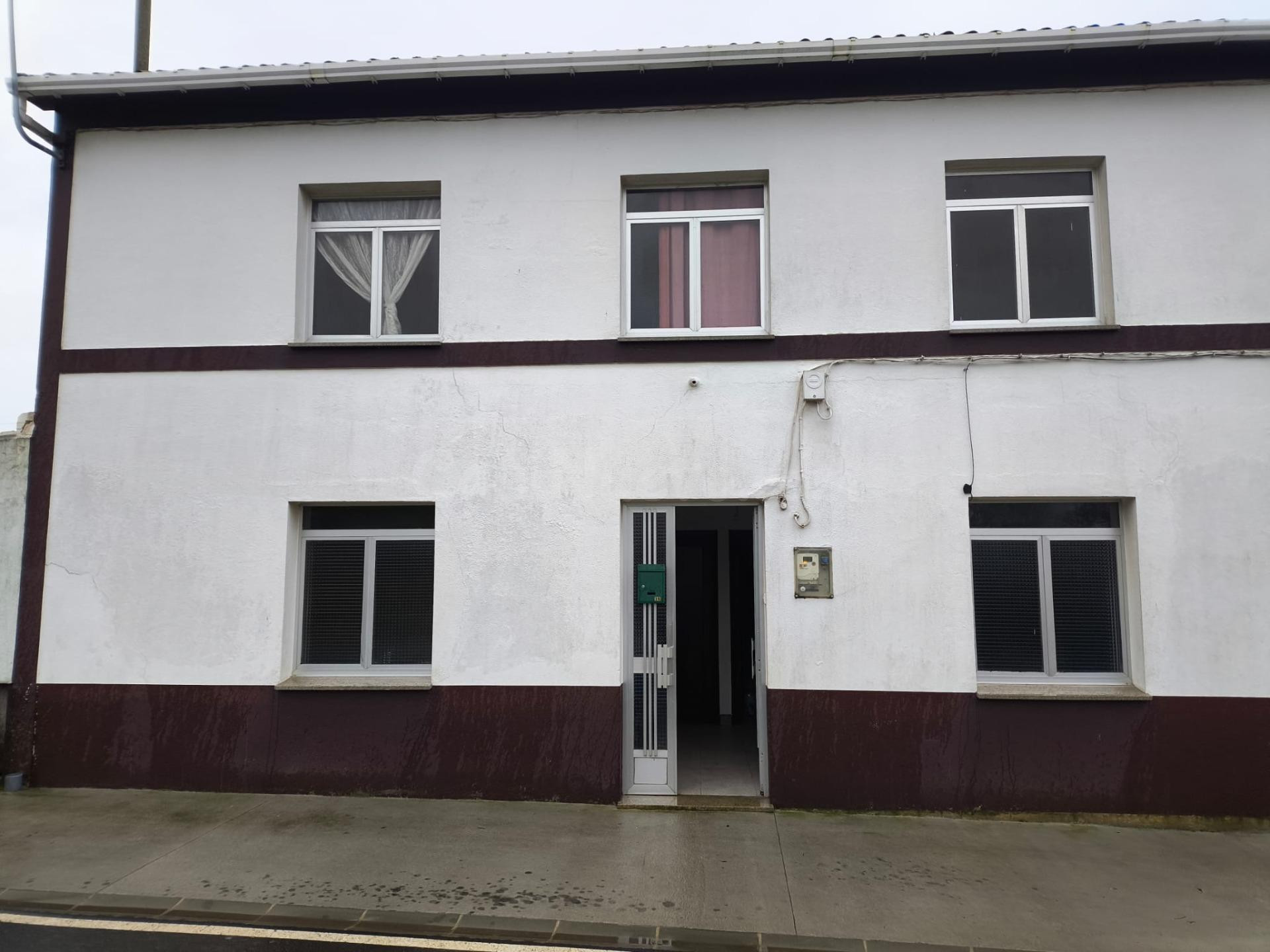 Amplia Casa para Reformar con Terrenos Anexos en Entorno Nat - foto 2