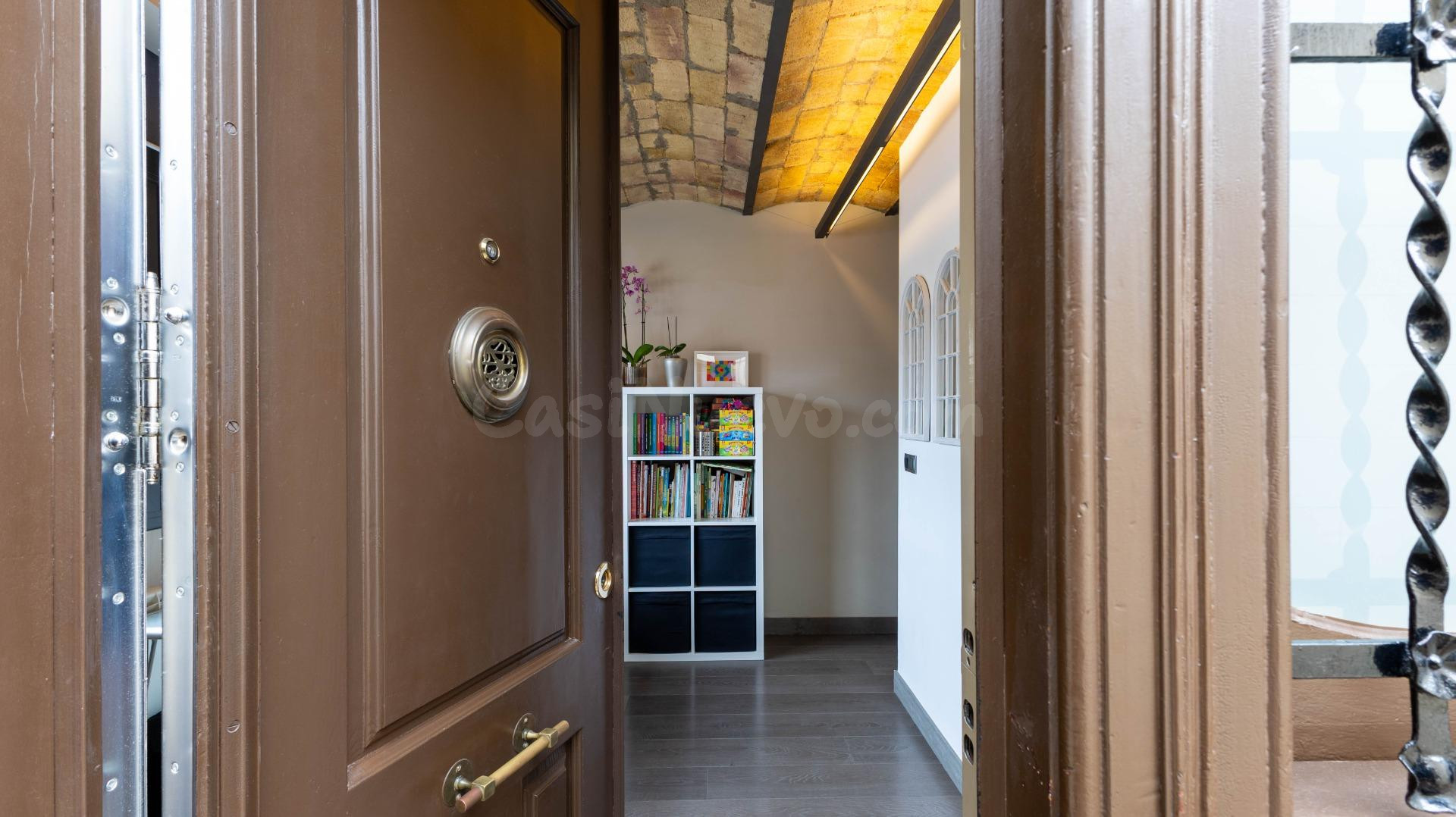 Inmobiliaria en Barcelona. Atico en Sant Antoni. - foto 2