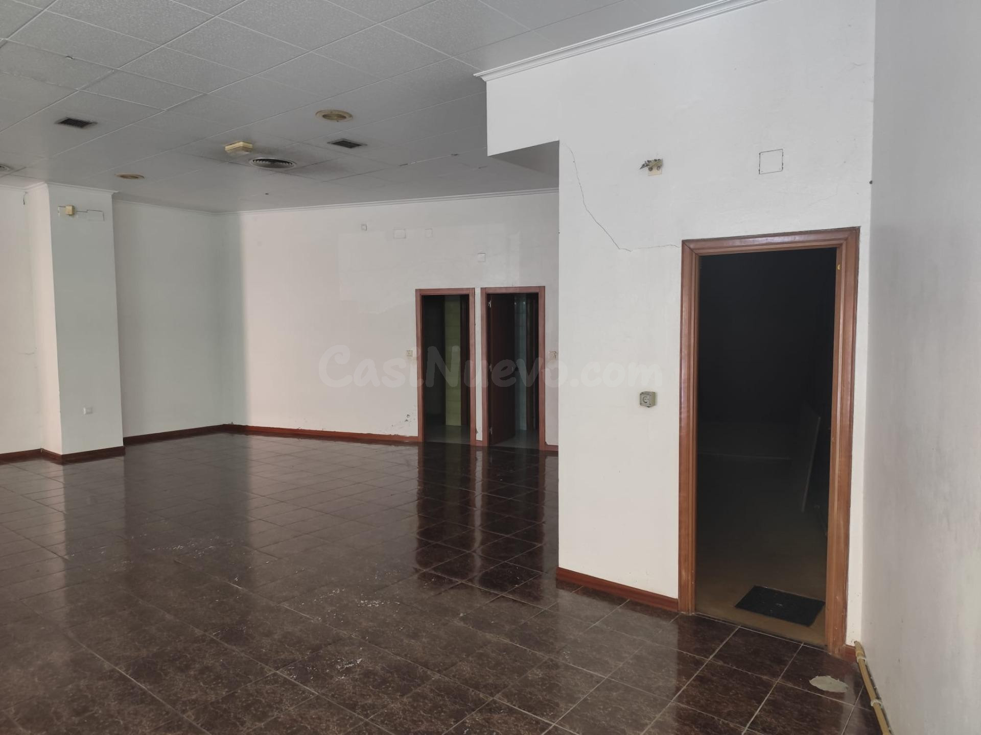 Amplio Bajo Comercial en Venta o Alquiler en Ubicación Estra - foto 5