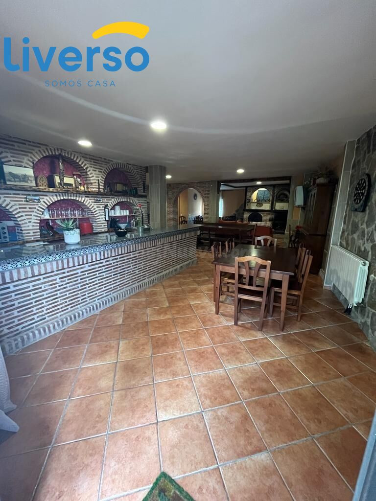 Se vende apartamentos turísticos con parcela y nave a 30 km  - foto 2