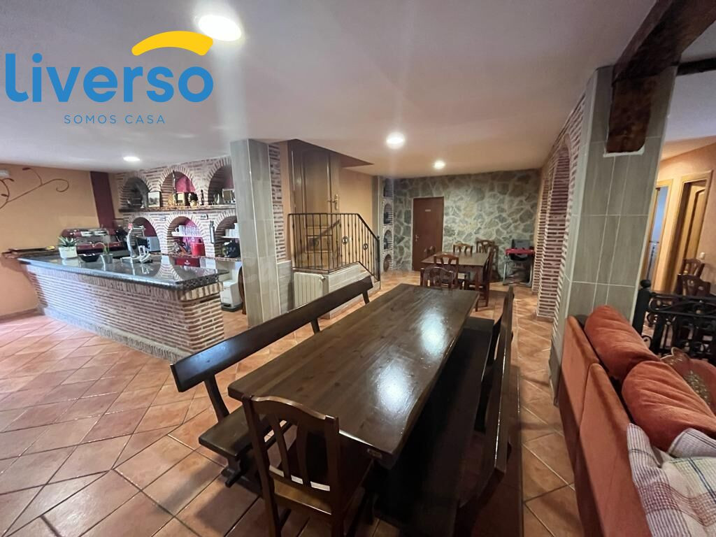 Se vende apartamentos turísticos con parcela y nave a 30 km  - foto 3