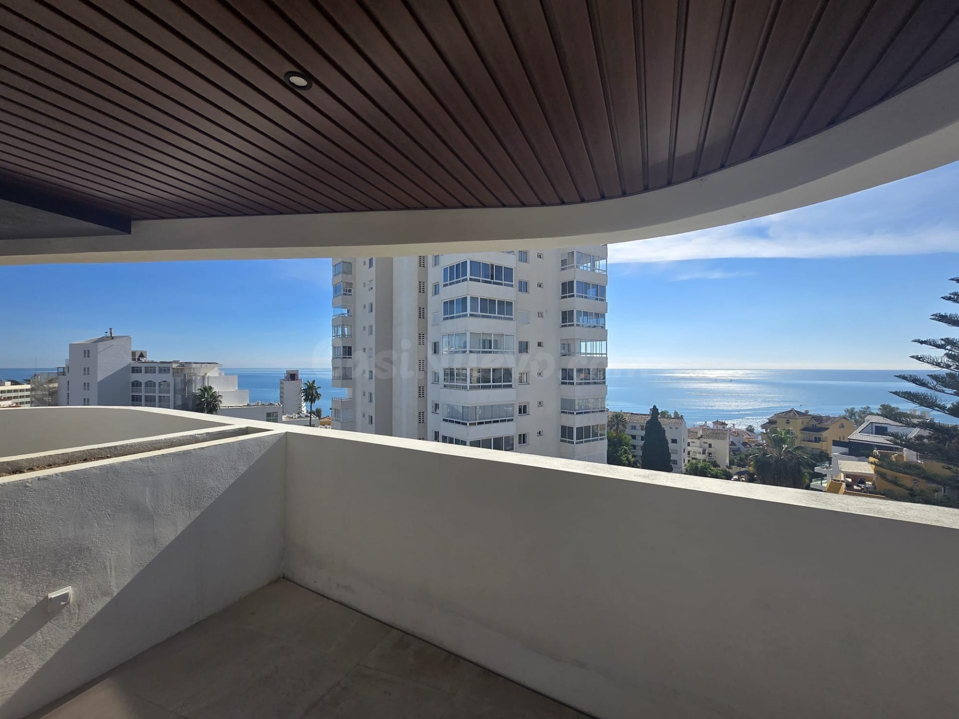 Ático dúplex con vistas al mar a 400 m de la playa – Benalmádena
