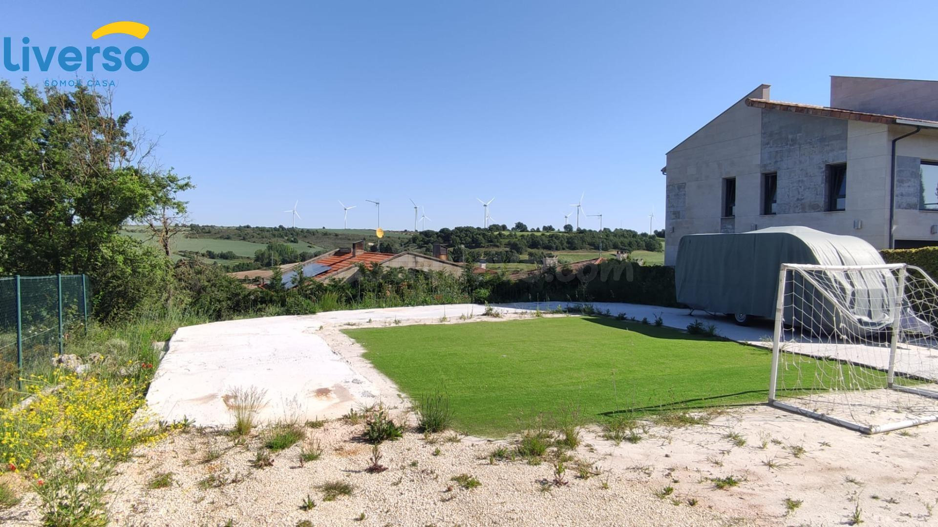 PARCELA URBANA DE 614 m2 CON VISTAS DESPEJADAS EN VALMORAL, 
