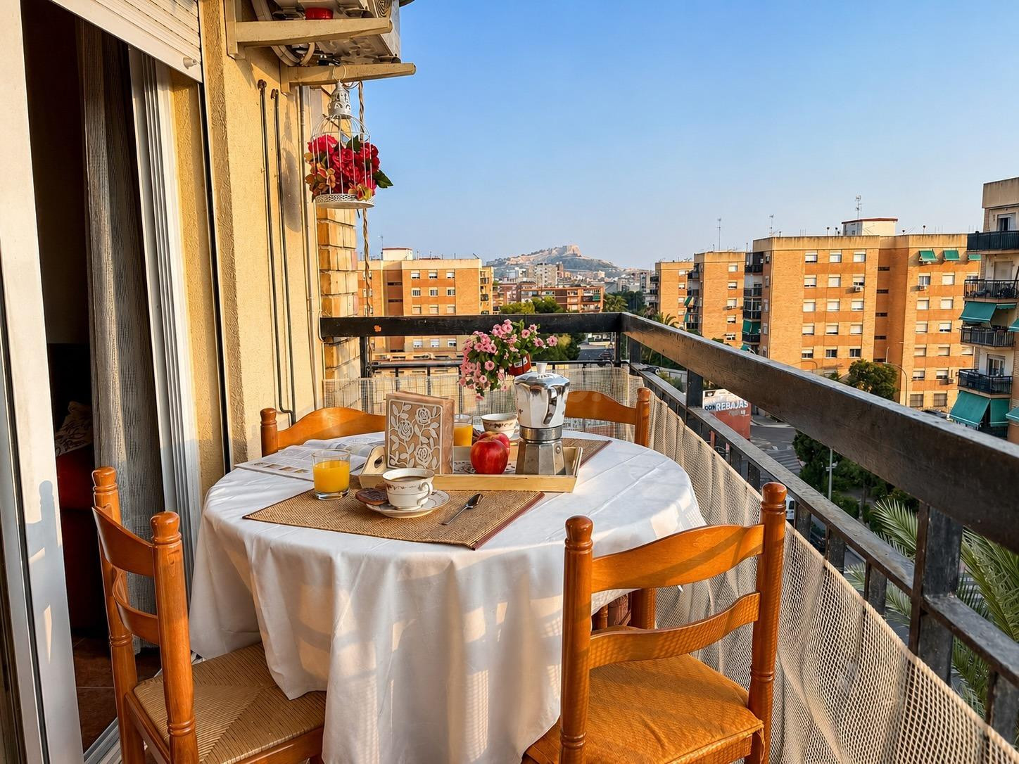 Luz, amplitud y vistas despejadas. Vivienda de esquina con ascensor y 4 dormitorios
