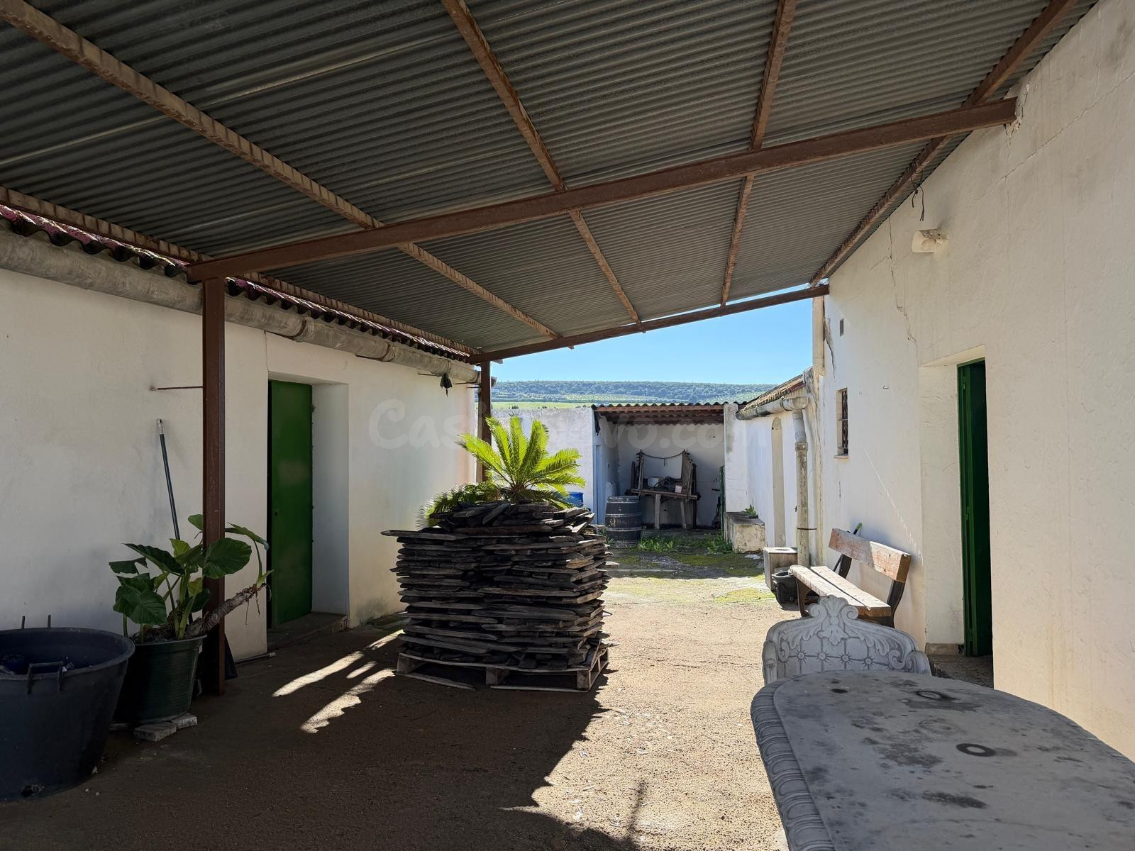 CORTIJO CON 63MIL METROS DE PARCELA, APARTAMENTOS, NAVES Y B - foto 5