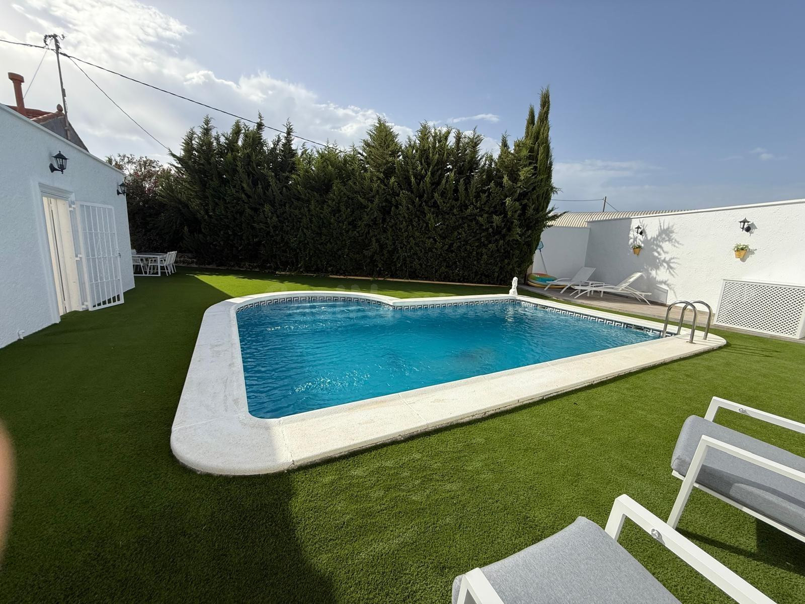 Espectacular chalet independiente con piscina y amplios espacios exteriores