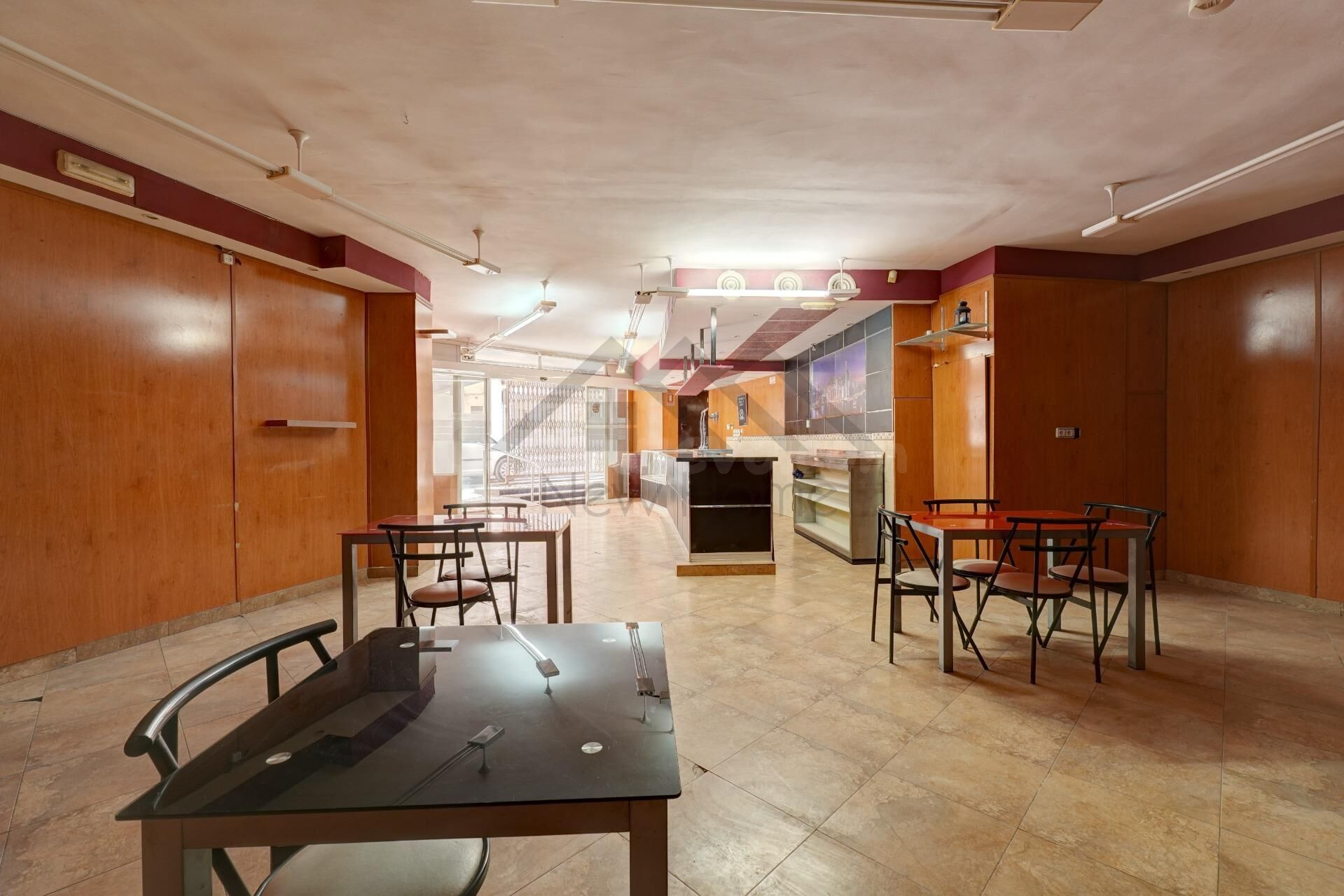 ¿Buscas el local perfecto en Llíria? Propiedad con un potenc - foto 5