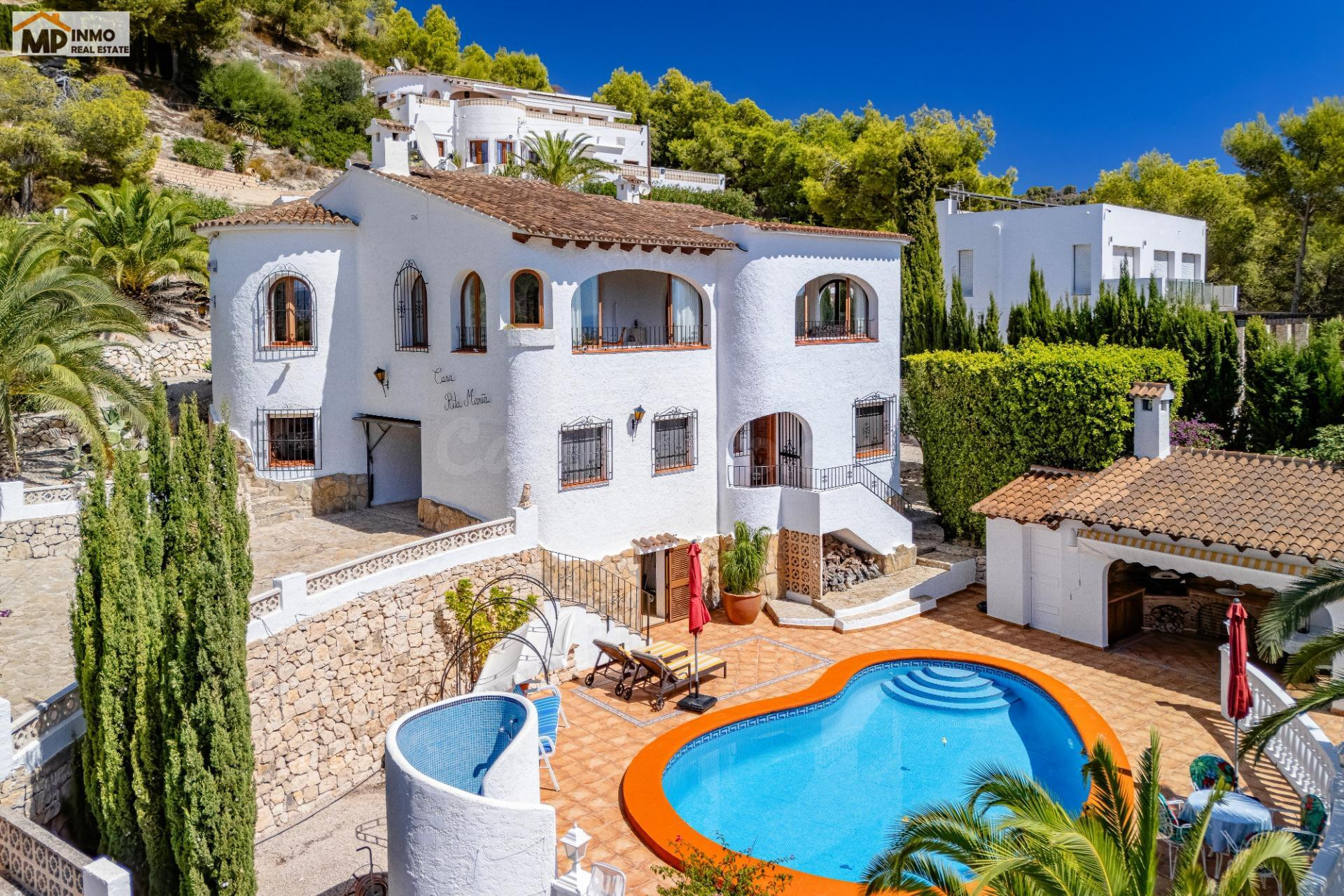 Preciosa villa con vistas panorámicas que enamoran en Empedrola, Calpe