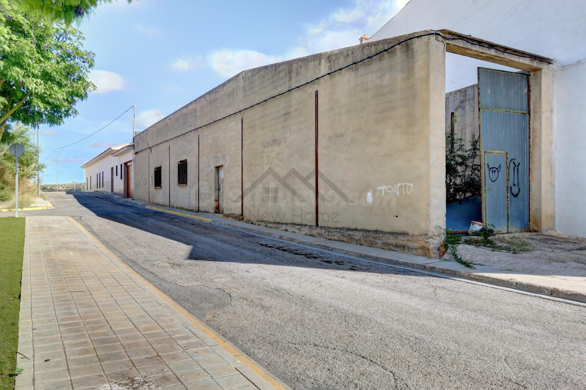 ¡Gran Oportunidad en Villamarxant! Solar urbano con potencial para edificar la casa de tus sueños