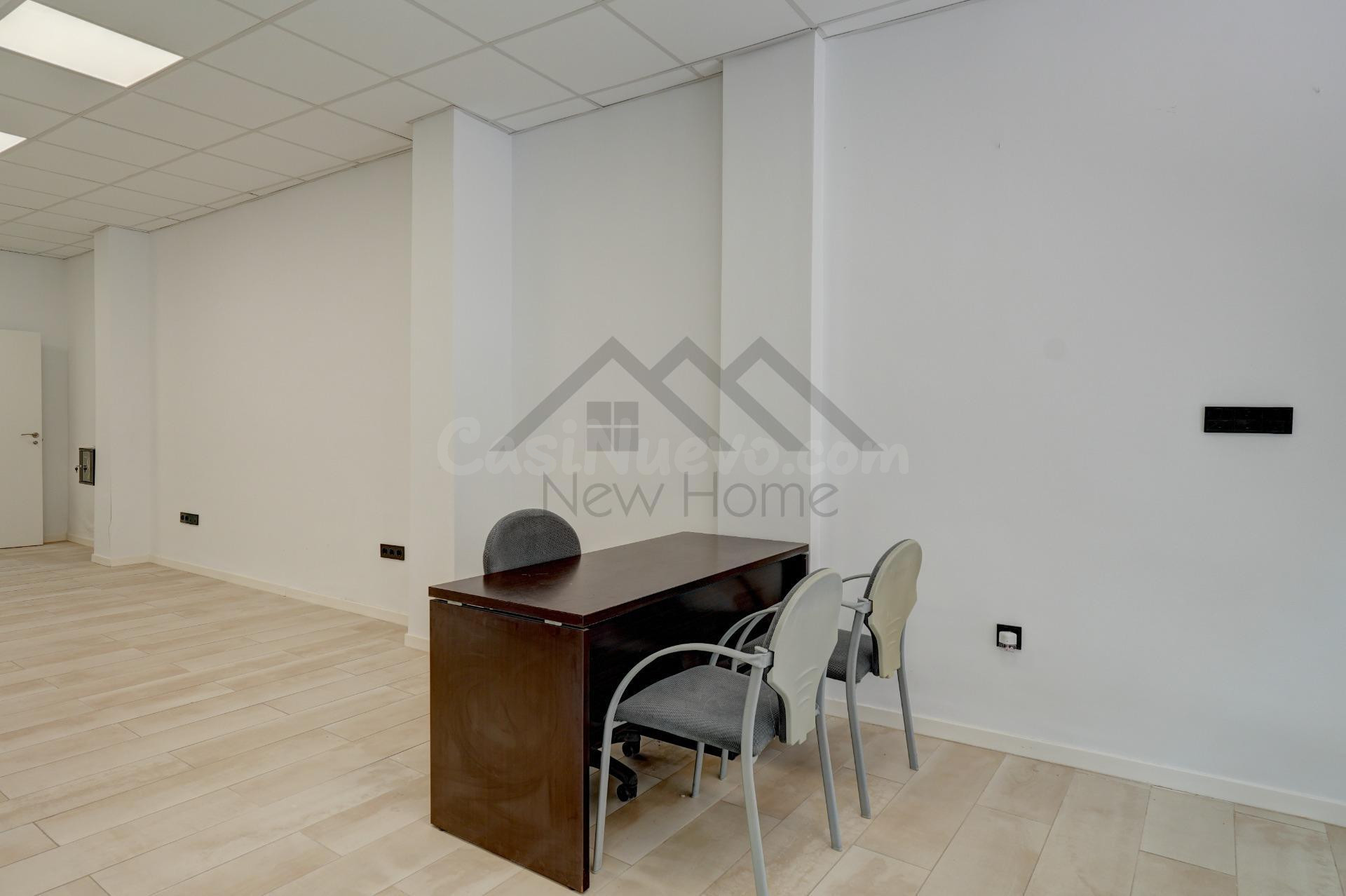 ¡UBICACIÓN ESTRATÉGICA EN EL CORAZÓN DE LLÍRIA! Amplio Local - foto 4