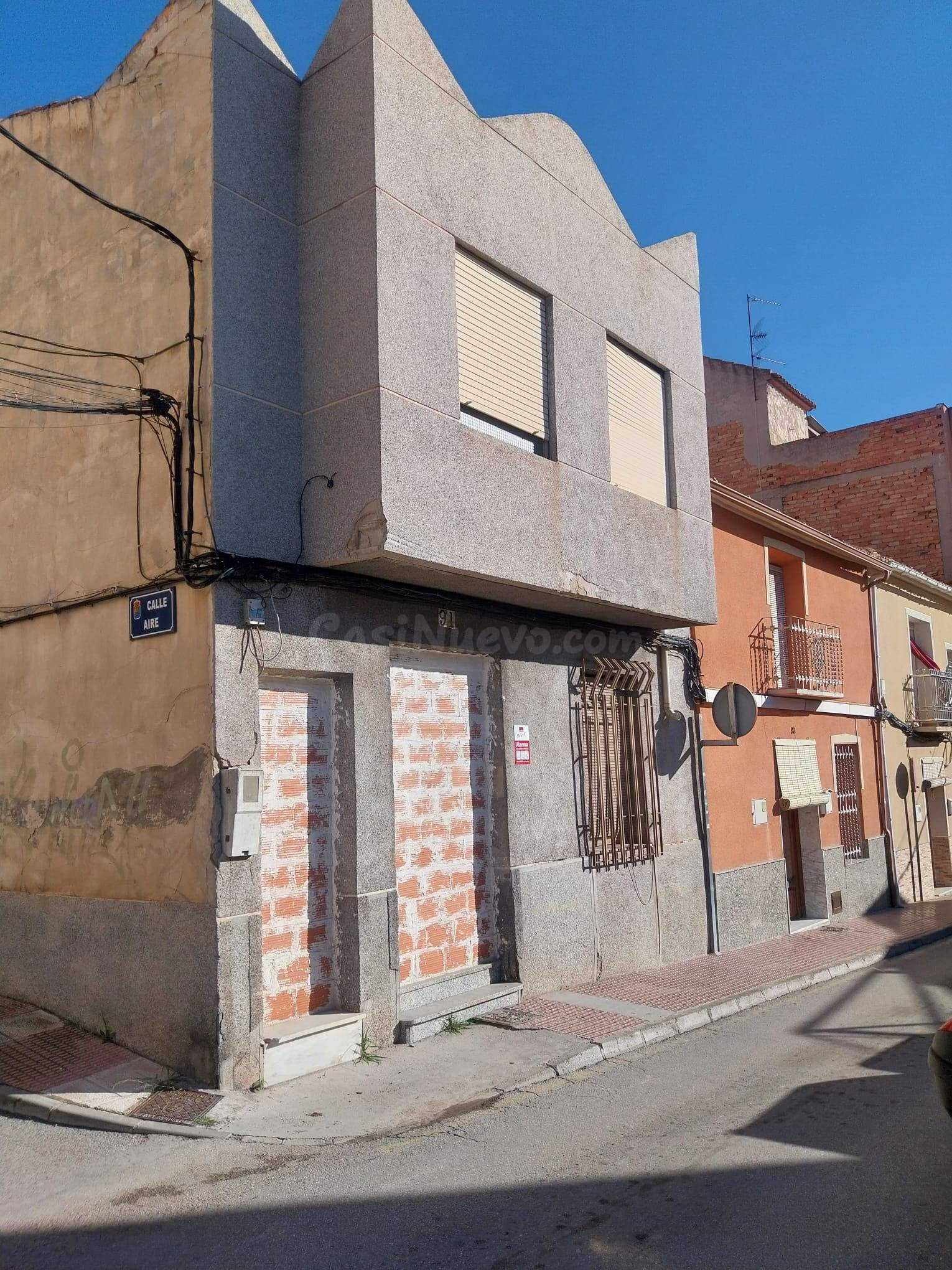 Dos casas por el precio de una y con garaje!!