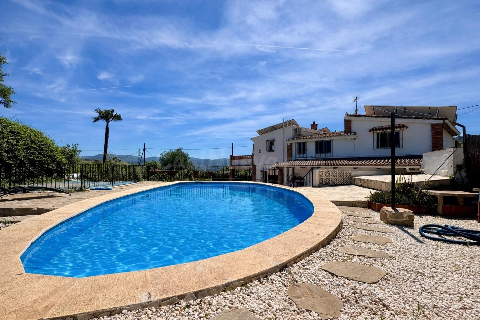 Negocio: Encantadora finca con casa de invitados independiente con licencia turistica, dos piscinas  – Álora