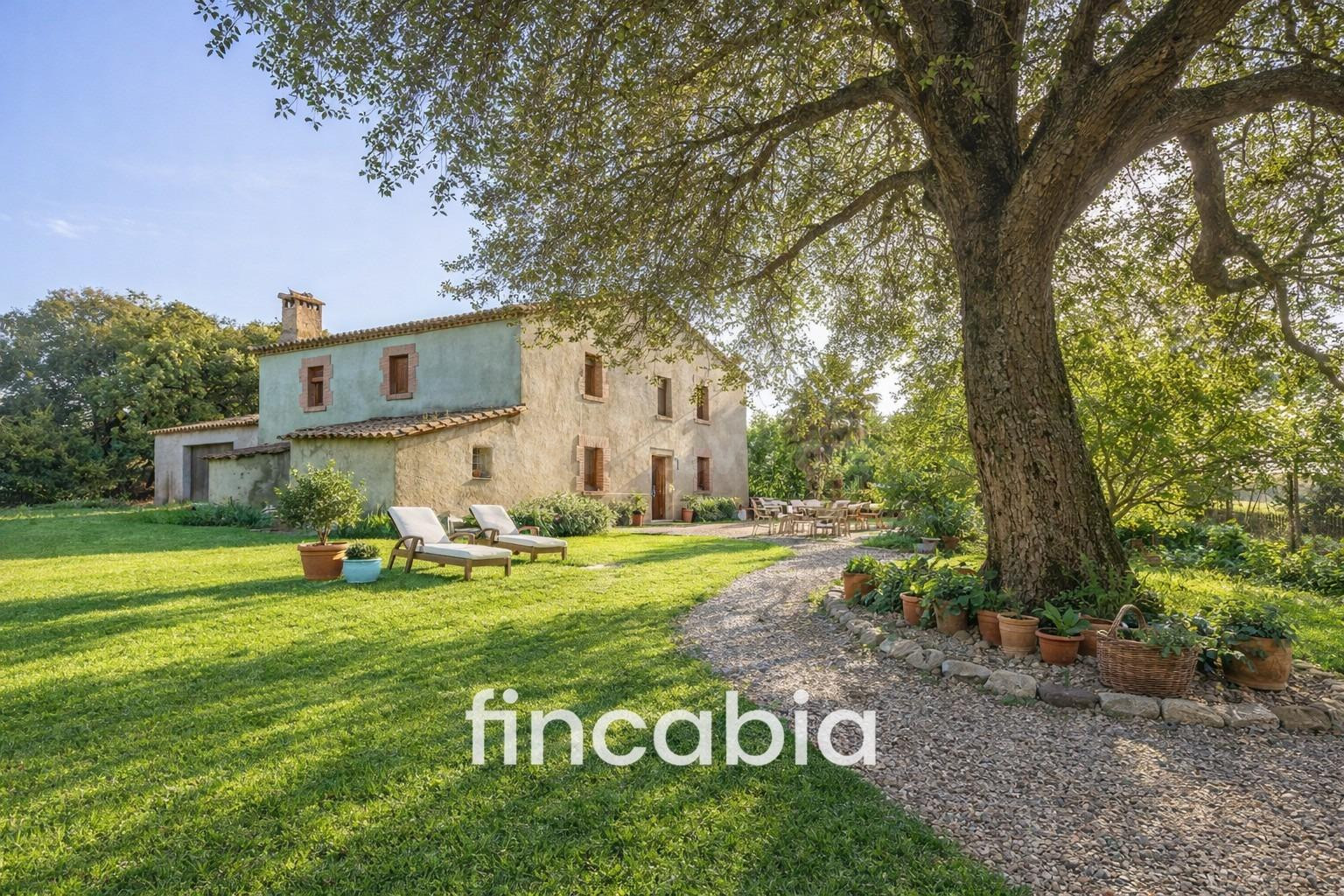 Masía catalana en venta en Sils con 210.000 m2 de terreno y 