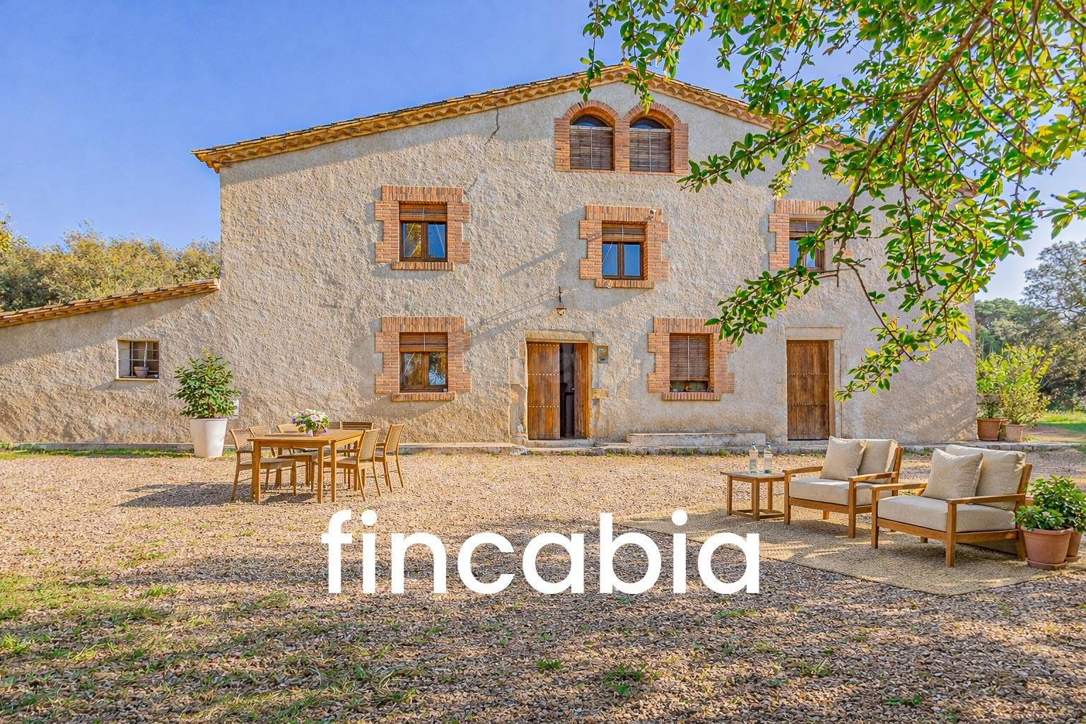 Masía catalana en venta en Sils con 210.000 m2 de terreno y  - foto 5