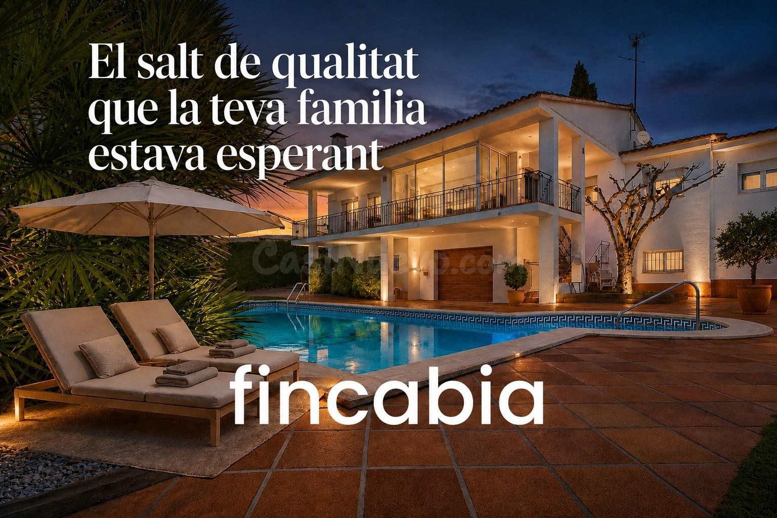 Casa aislada con piscina en venta en Santa Coloma de Farners