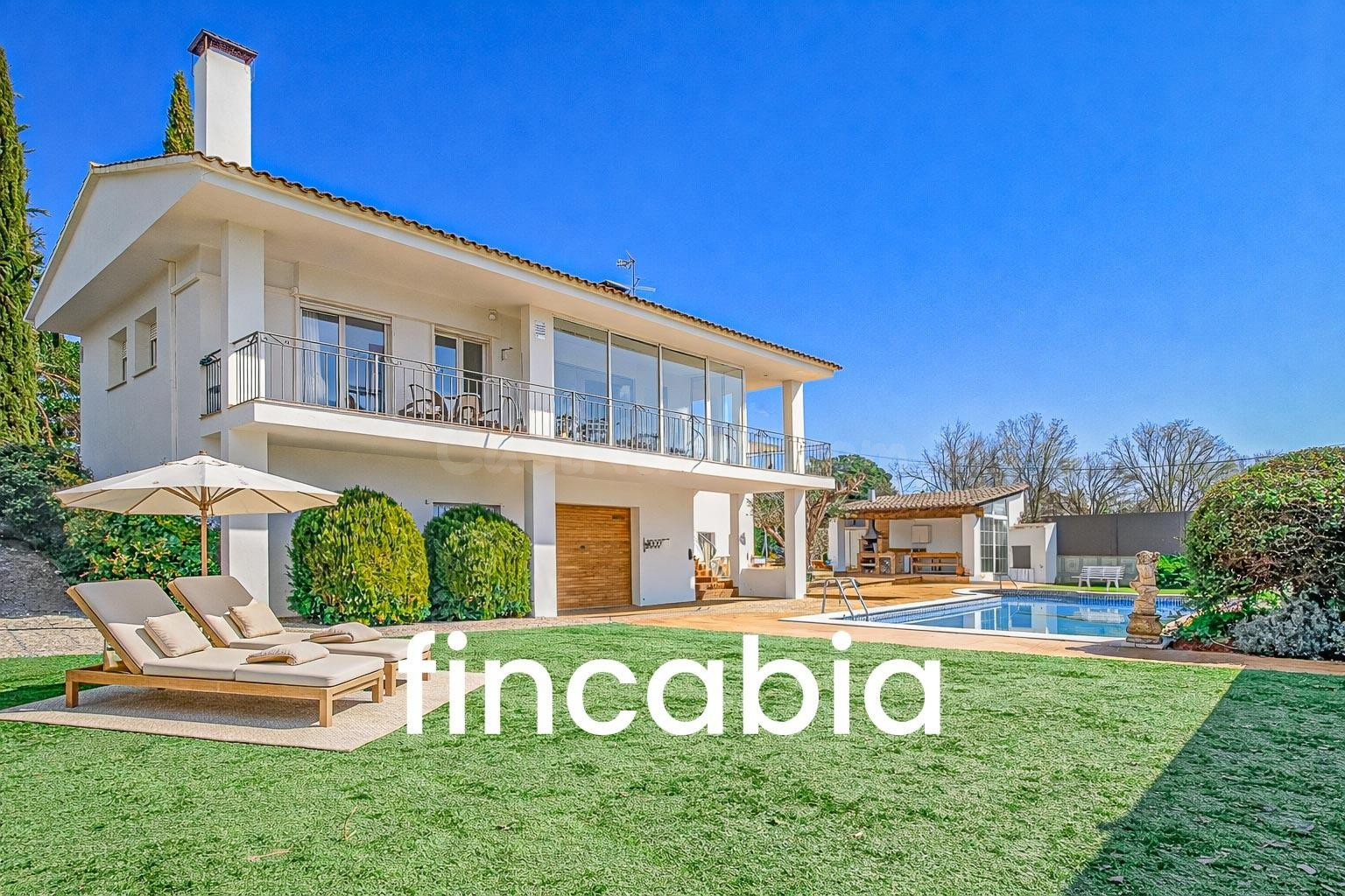 Casa aislada con piscina en venta en Santa Coloma de Farners - foto 2