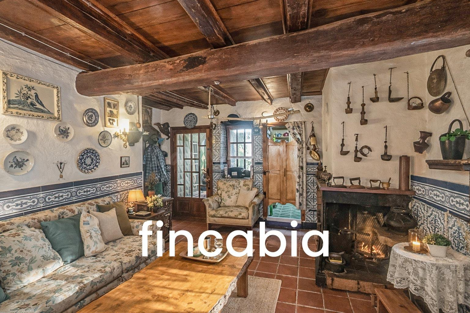Casa de pueblo en venta en el centro de Riudarenes con patio - foto 2