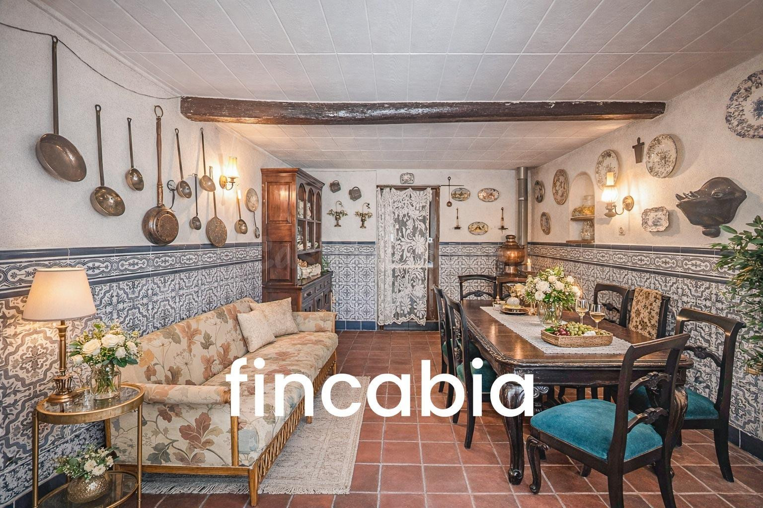 Casa de pueblo en venta en el centro de Riudarenes con patio - foto 4