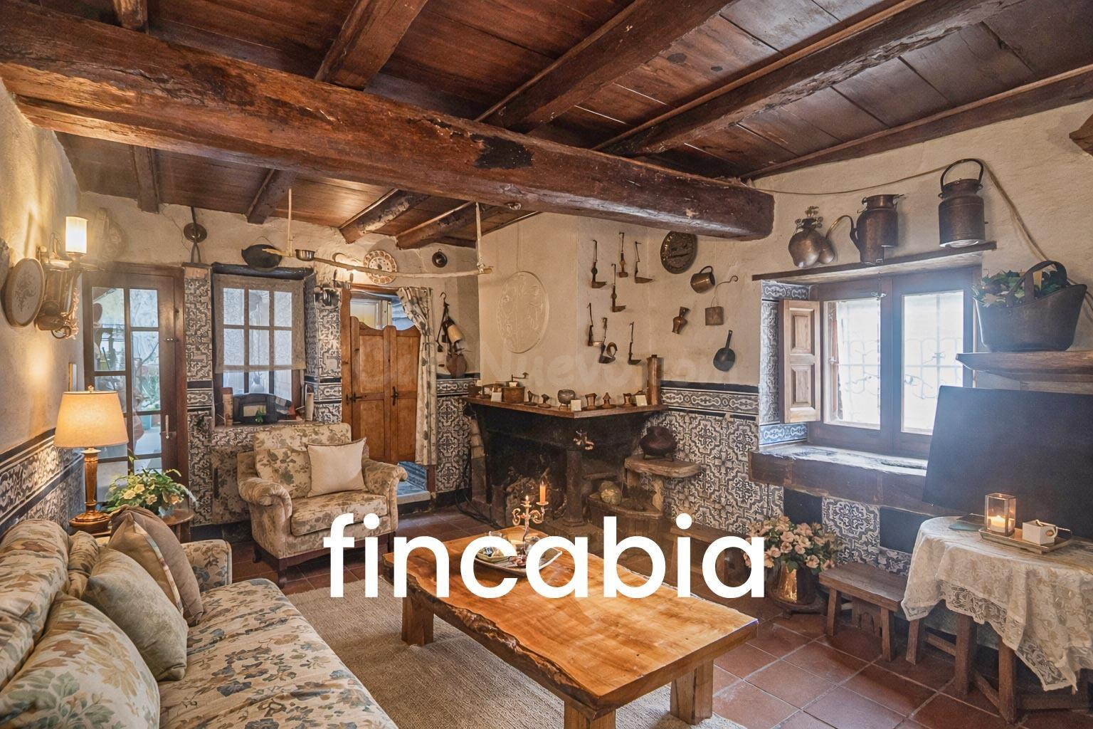 Casa de pueblo en venta en el centro de Riudarenes con patio - foto 5
