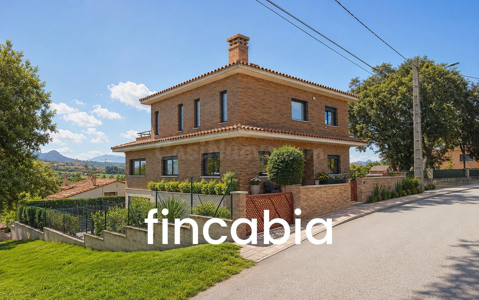 Casa en venta en Maçanet de la Selva con jardín, piscina privada y 410 m2 construidos.
