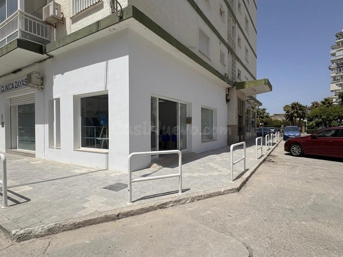 Excelente Local Comercial con Altillo, almacén y Parking Pri - foto 3