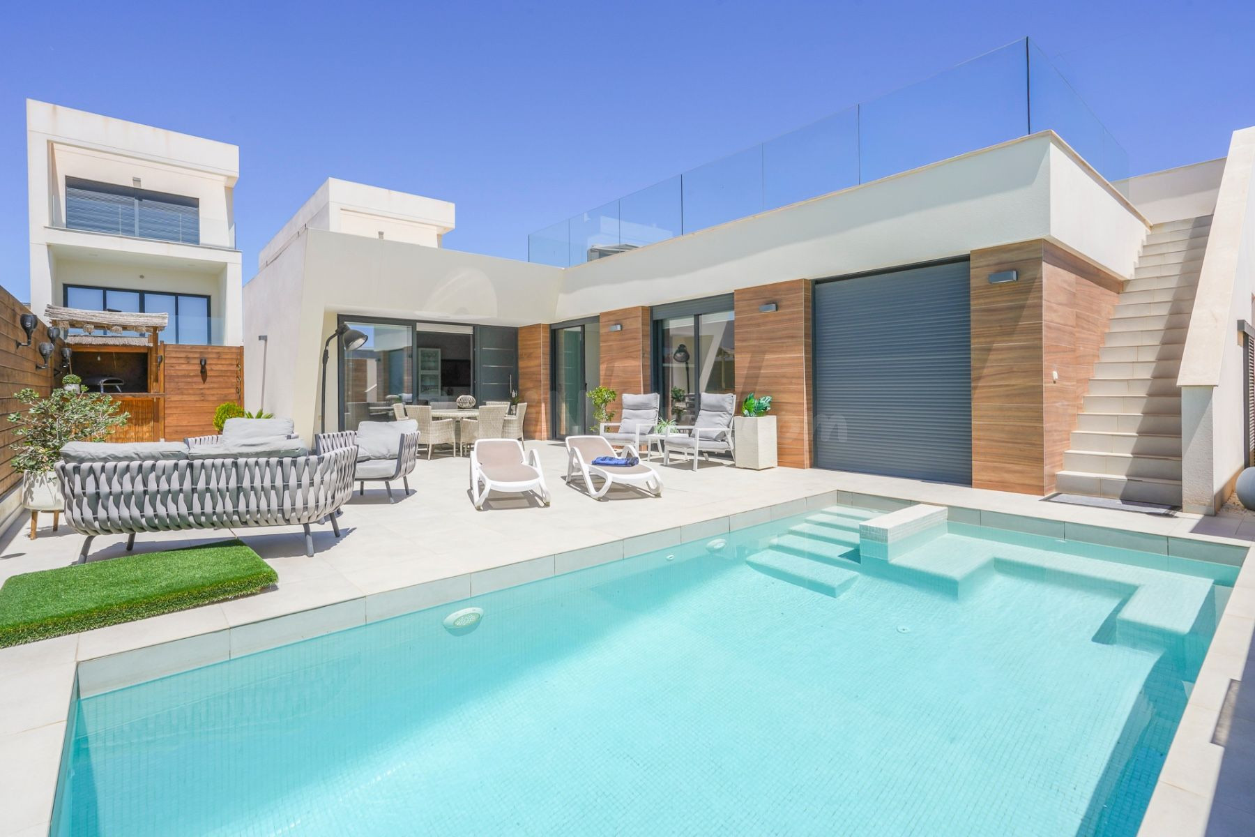 Chalet moderno de 4 dormitorios en Benijófar